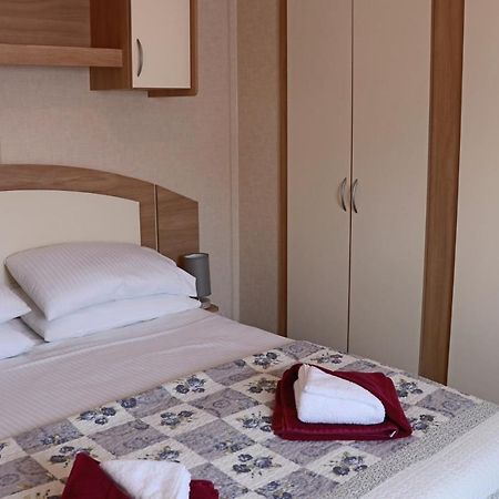 Palm 1 Park Home With Hot Tub Swanage Dış mekan fotoğraf