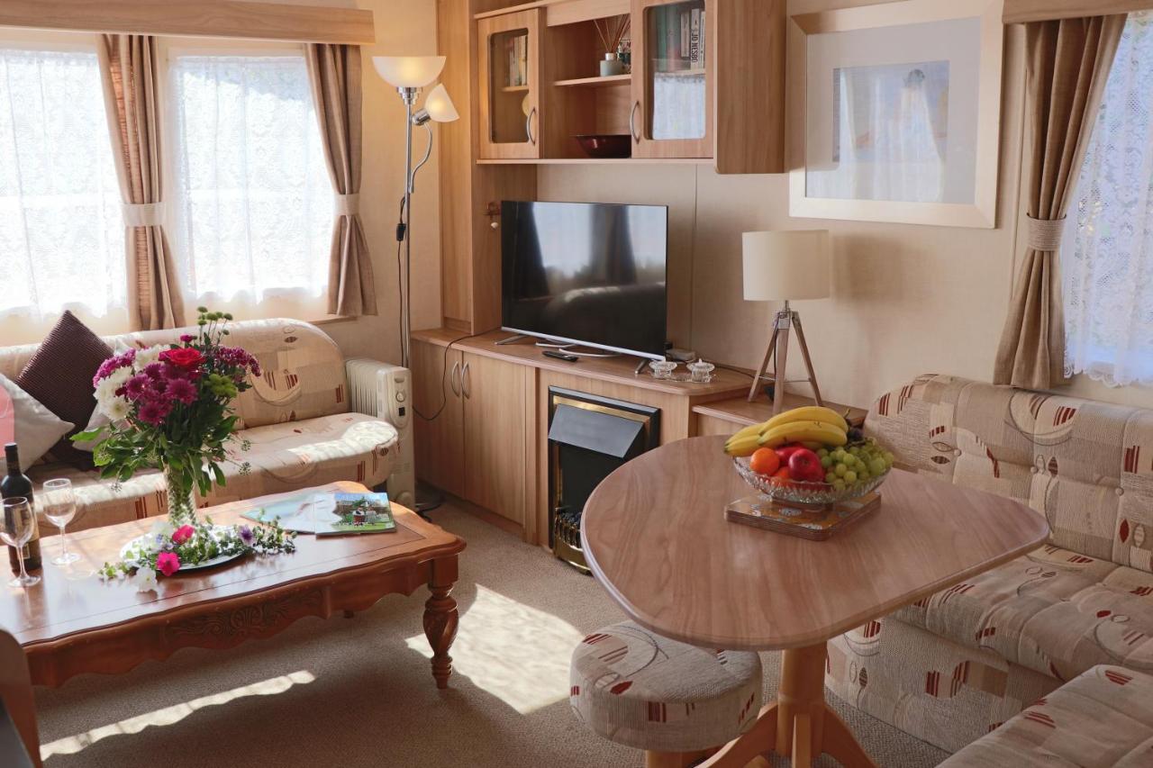 Palm 1 Park Home With Hot Tub Swanage Dış mekan fotoğraf