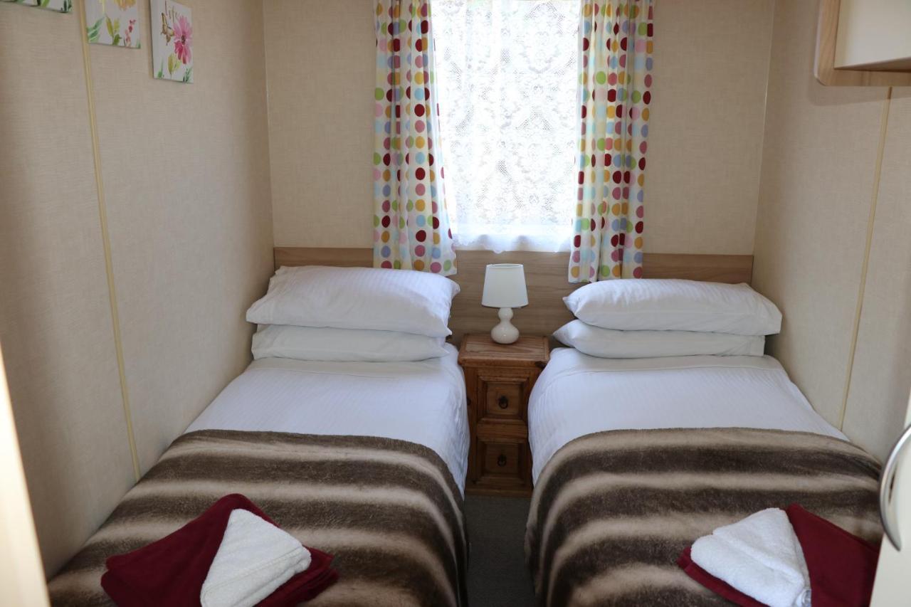 Palm 1 Park Home With Hot Tub Swanage Dış mekan fotoğraf