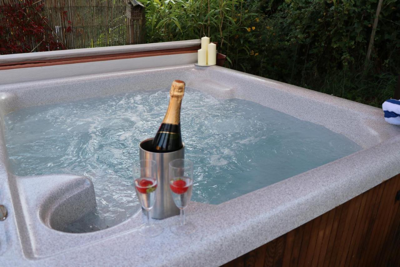 Palm 1 Park Home With Hot Tub Swanage Dış mekan fotoğraf