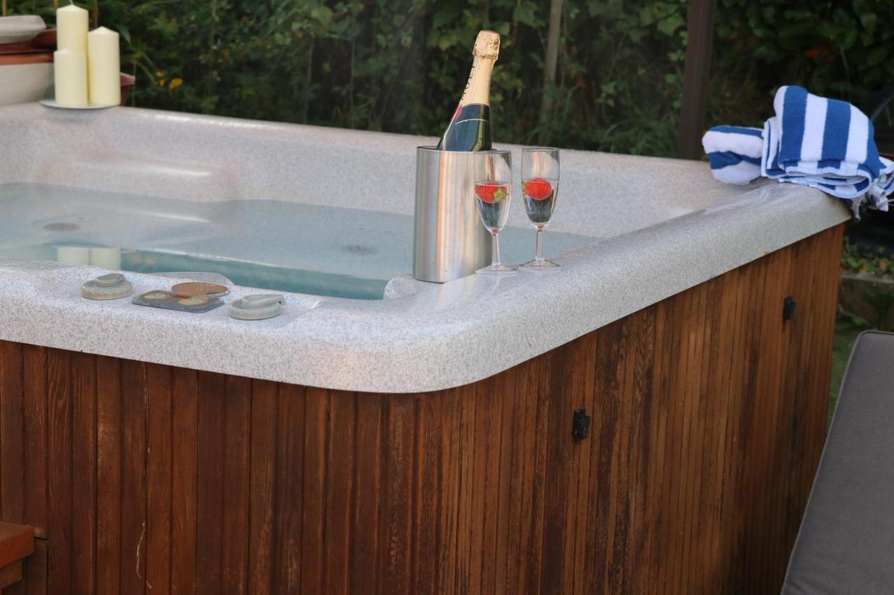 Palm 1 Park Home With Hot Tub Swanage Dış mekan fotoğraf