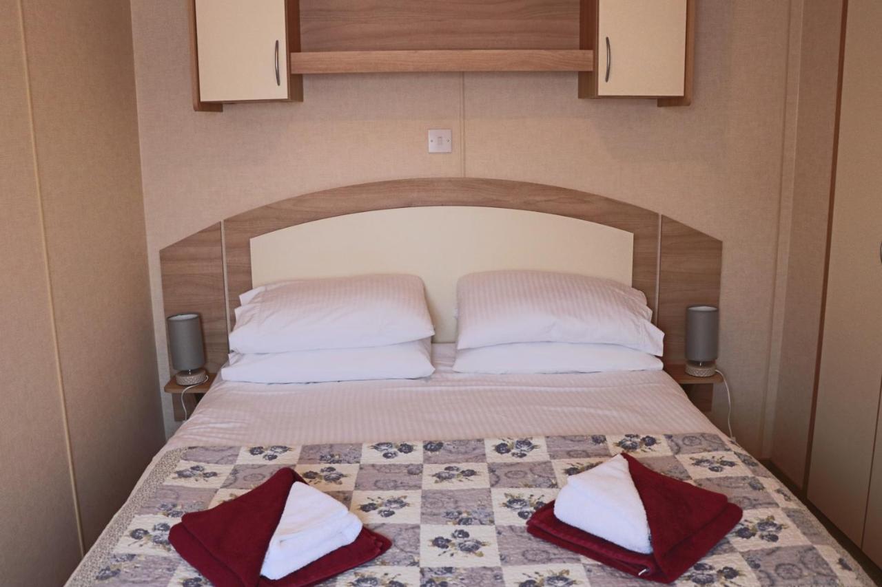 Palm 1 Park Home With Hot Tub Swanage Dış mekan fotoğraf