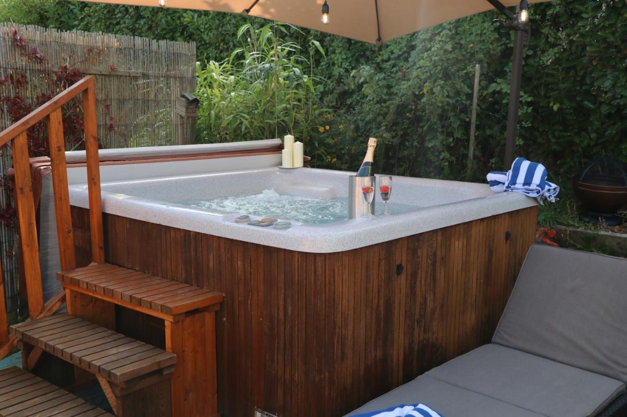 Palm 1 Park Home With Hot Tub Swanage Dış mekan fotoğraf