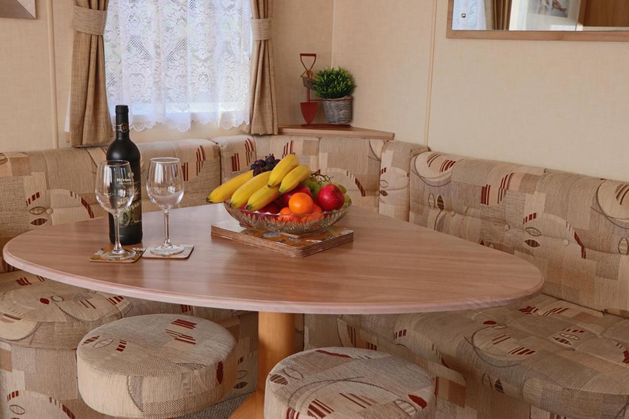 Palm 1 Park Home With Hot Tub Swanage Dış mekan fotoğraf