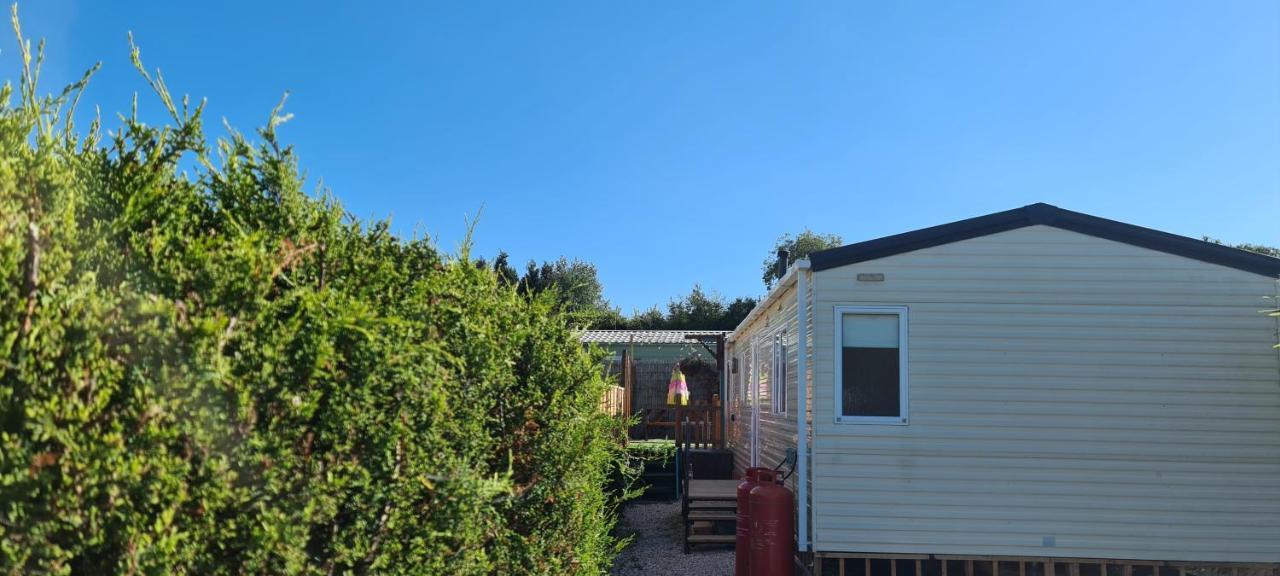 Palm 1 Park Home With Hot Tub Swanage Dış mekan fotoğraf