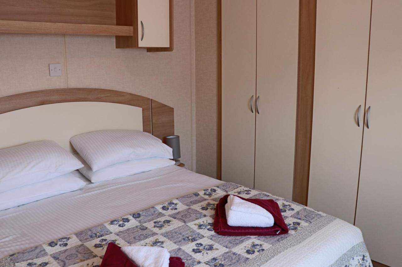 Palm 1 Park Home With Hot Tub Swanage Dış mekan fotoğraf