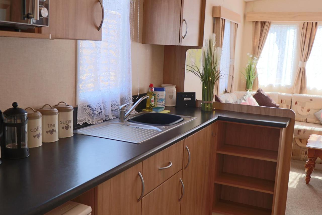 Palm 1 Park Home With Hot Tub Swanage Dış mekan fotoğraf