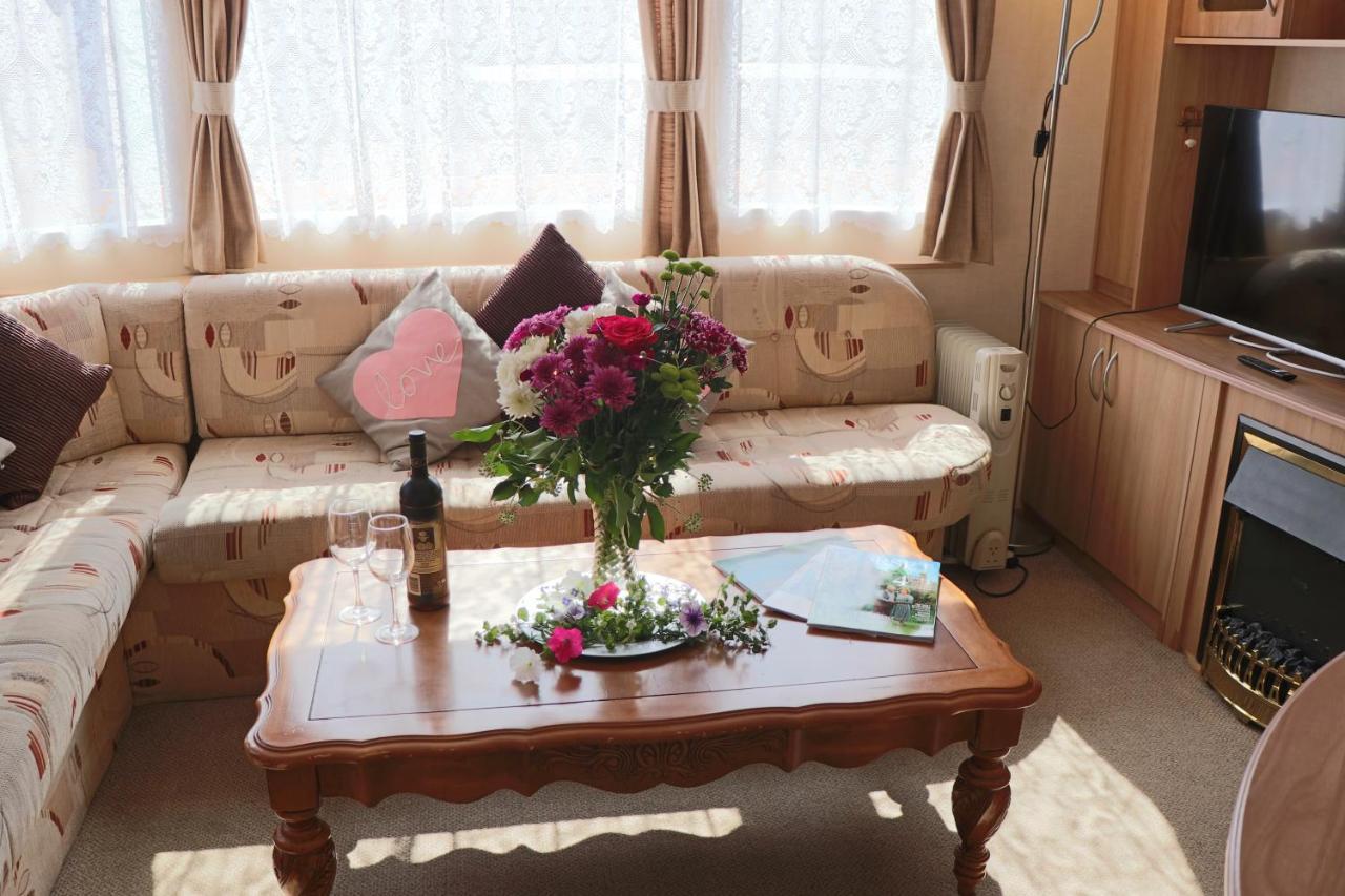 Palm 1 Park Home With Hot Tub Swanage Dış mekan fotoğraf