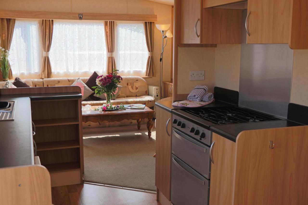 Palm 1 Park Home With Hot Tub Swanage Dış mekan fotoğraf