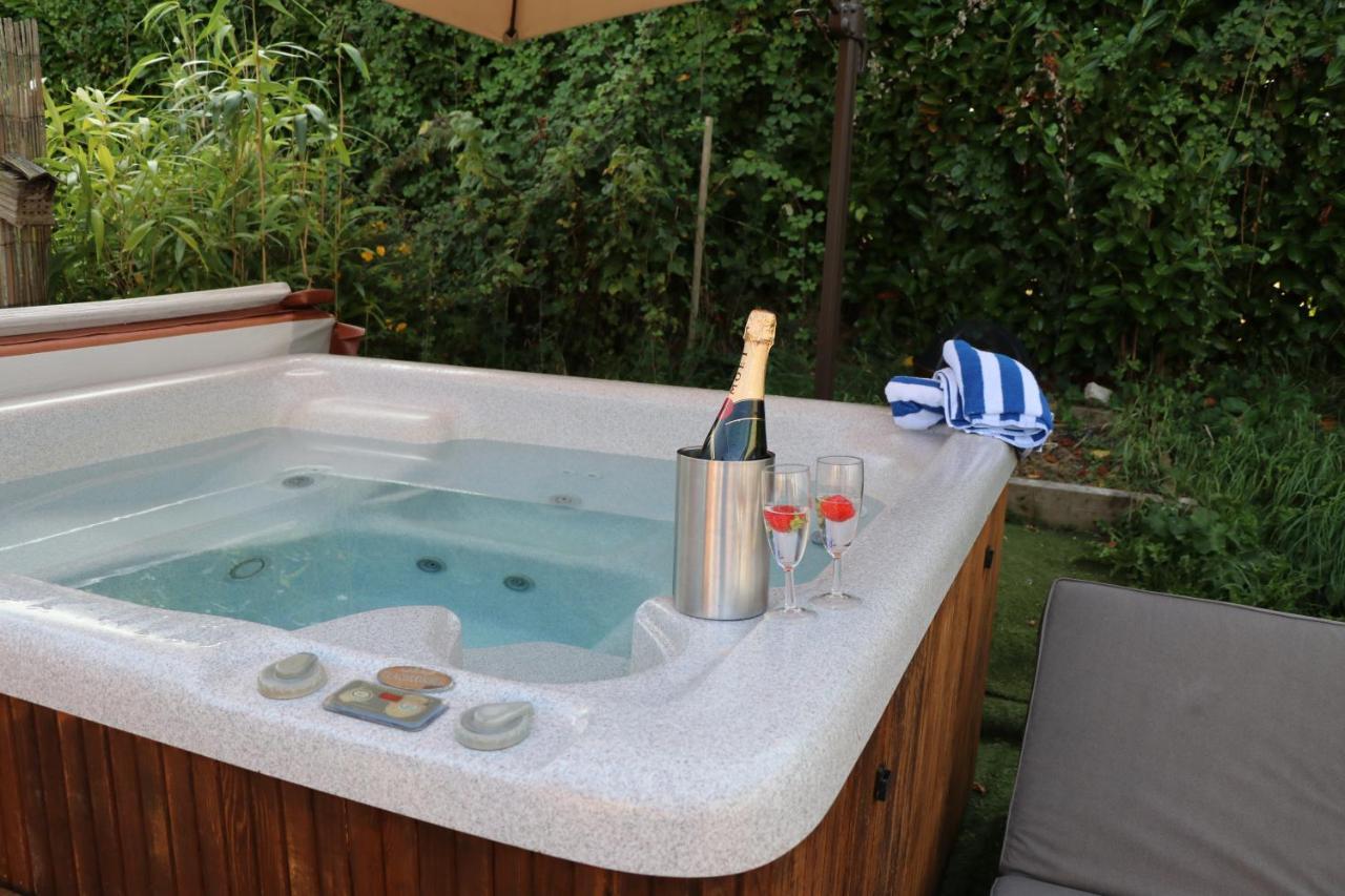 Palm 1 Park Home With Hot Tub Swanage Dış mekan fotoğraf