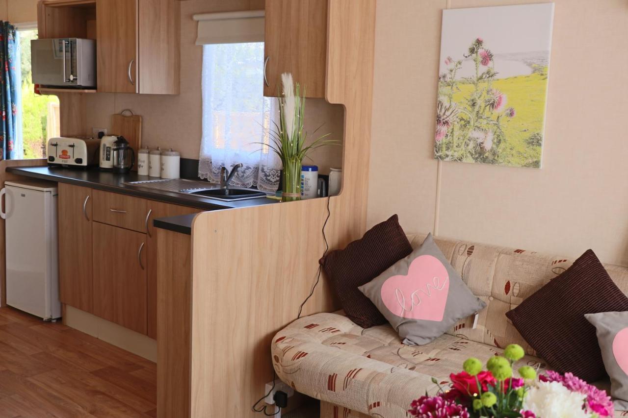 Palm 1 Park Home With Hot Tub Swanage Dış mekan fotoğraf