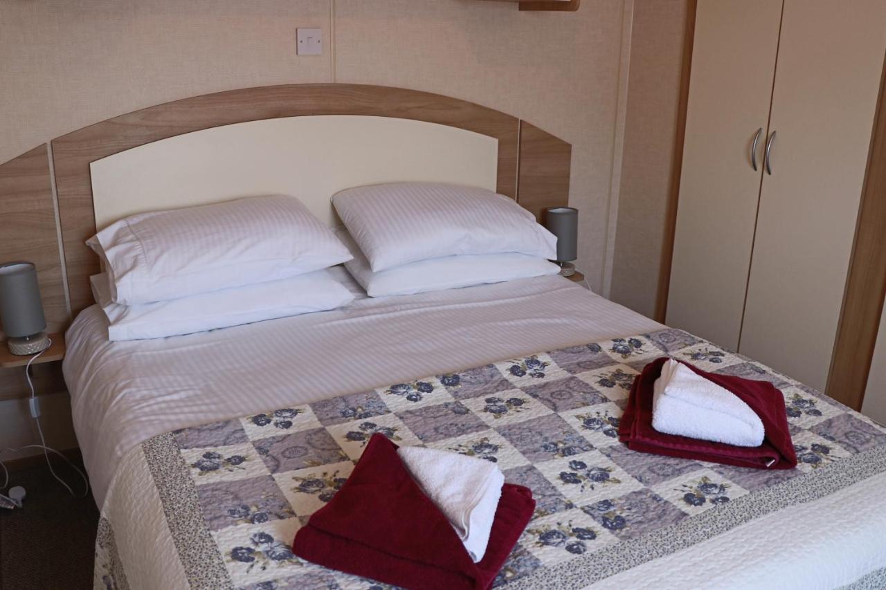 Palm 1 Park Home With Hot Tub Swanage Dış mekan fotoğraf