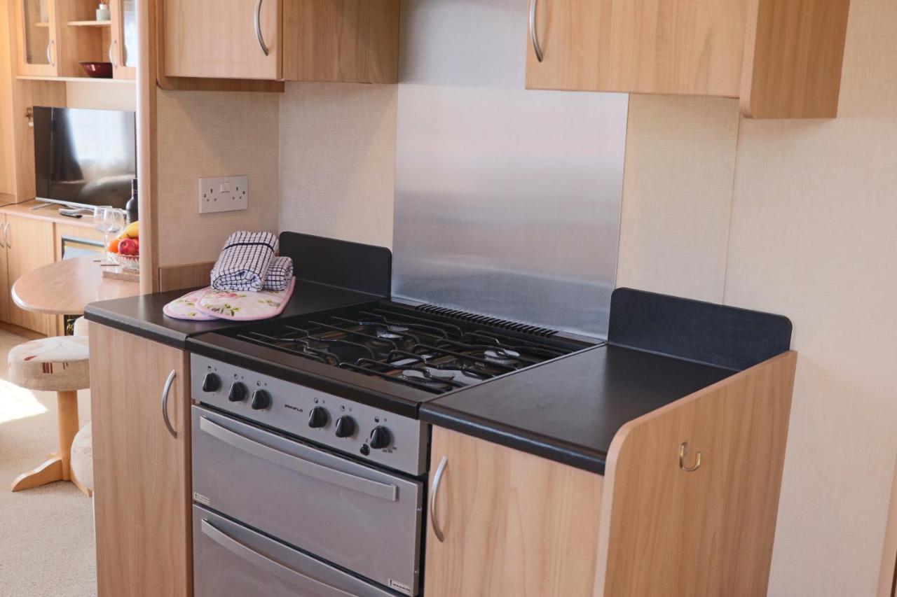 Palm 1 Park Home With Hot Tub Swanage Dış mekan fotoğraf