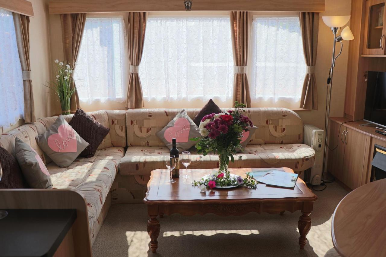 Palm 1 Park Home With Hot Tub Swanage Dış mekan fotoğraf