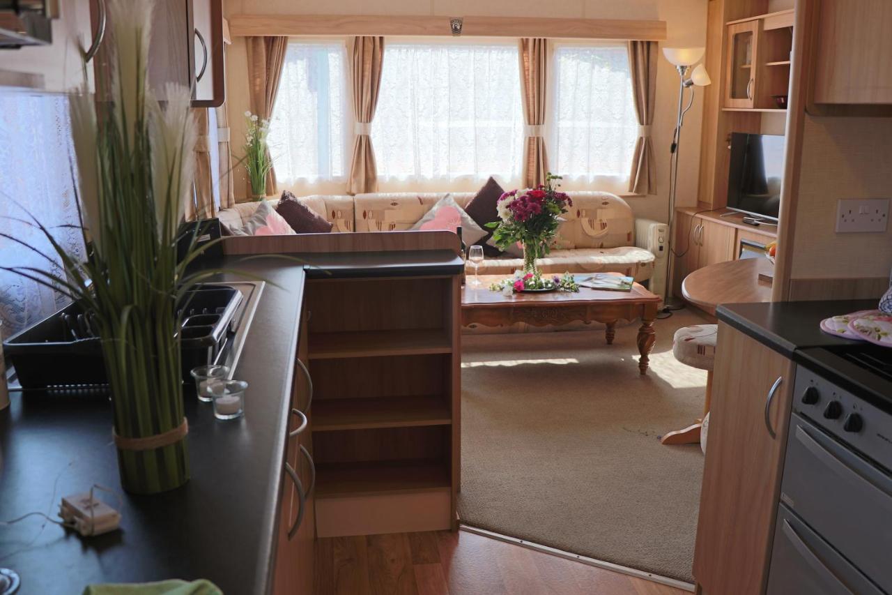 Palm 1 Park Home With Hot Tub Swanage Dış mekan fotoğraf
